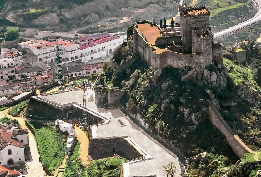 Castillo de Alburquerque, Castillo de Luna, Spain